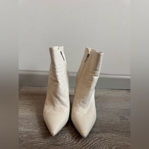 Authentic Gianvito Rossi White Genuine Leather Ankle High Heel Point Toe Boots